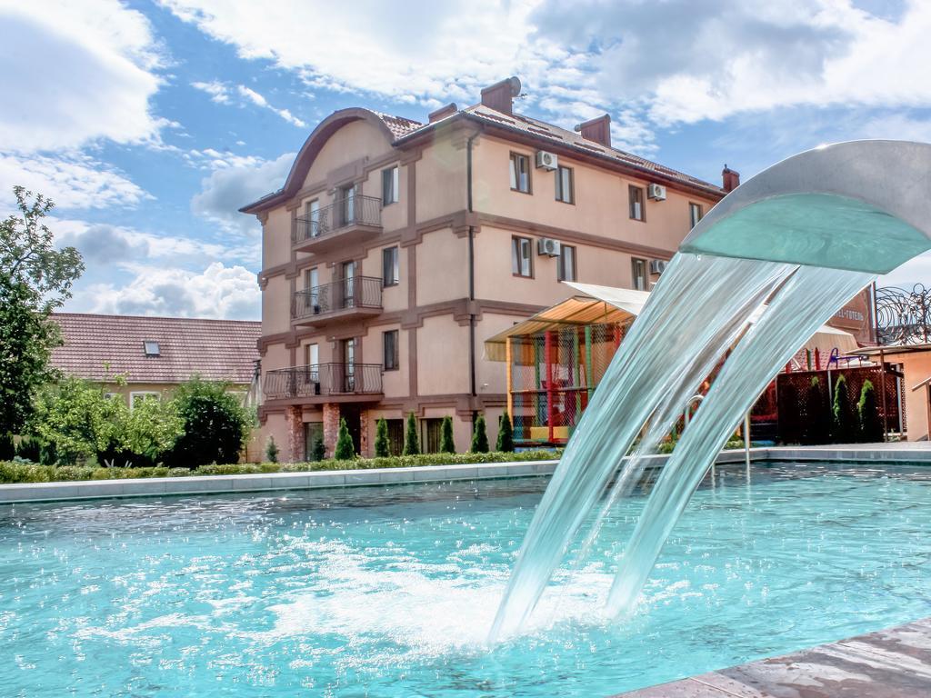 Hotel Kilikiya Oujhorod Extérieur photo