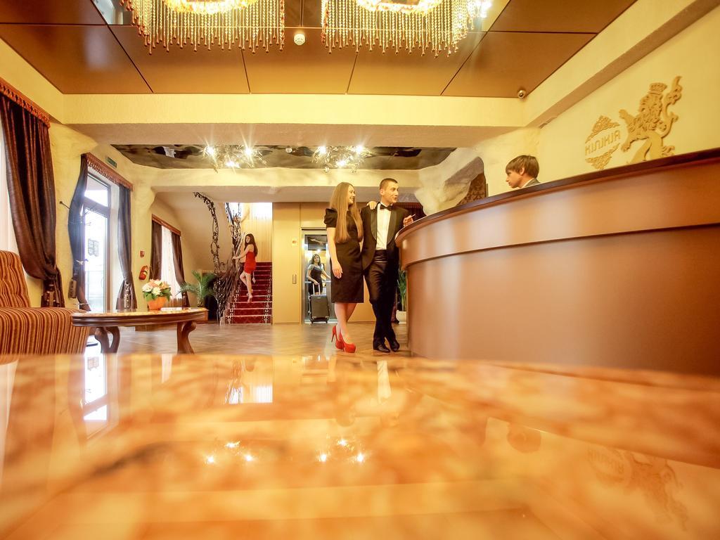 Hotel Kilikiya Oujhorod Extérieur photo