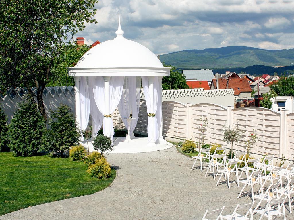 Hotel Kilikiya Oujhorod Extérieur photo