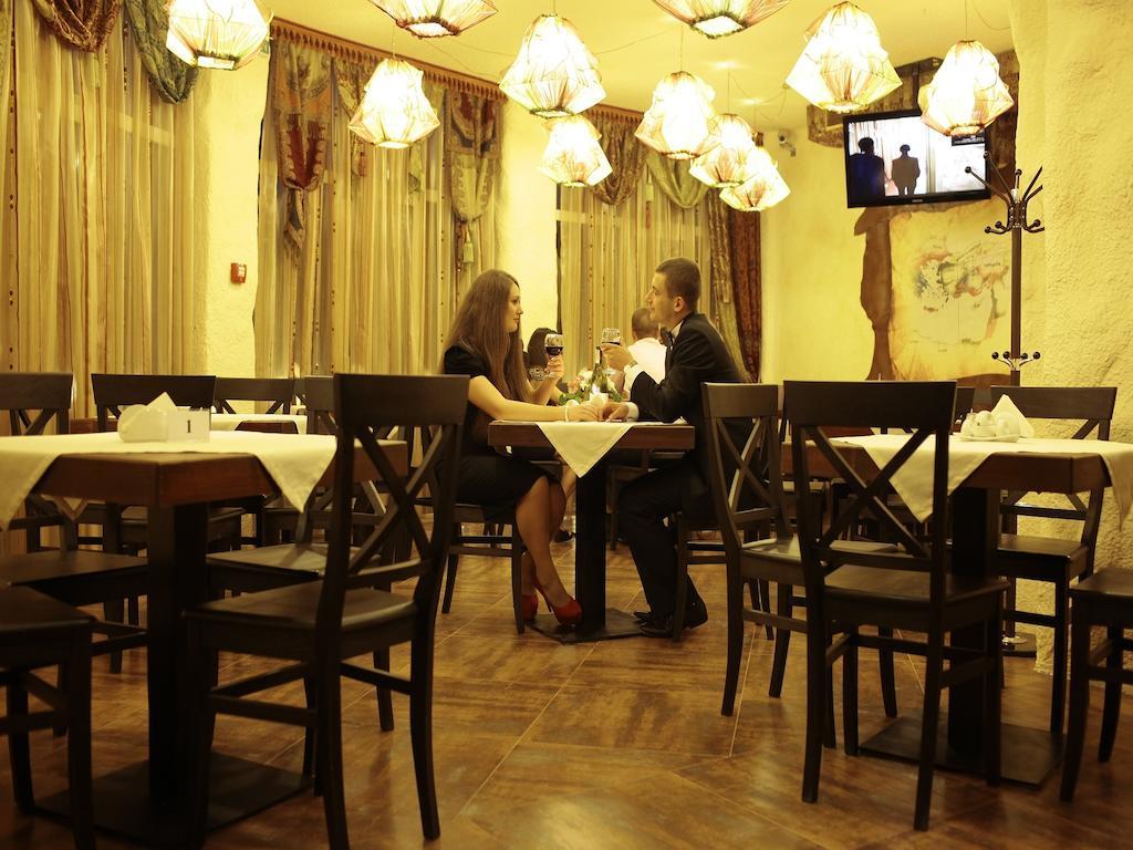 Hotel Kilikiya Oujhorod Extérieur photo