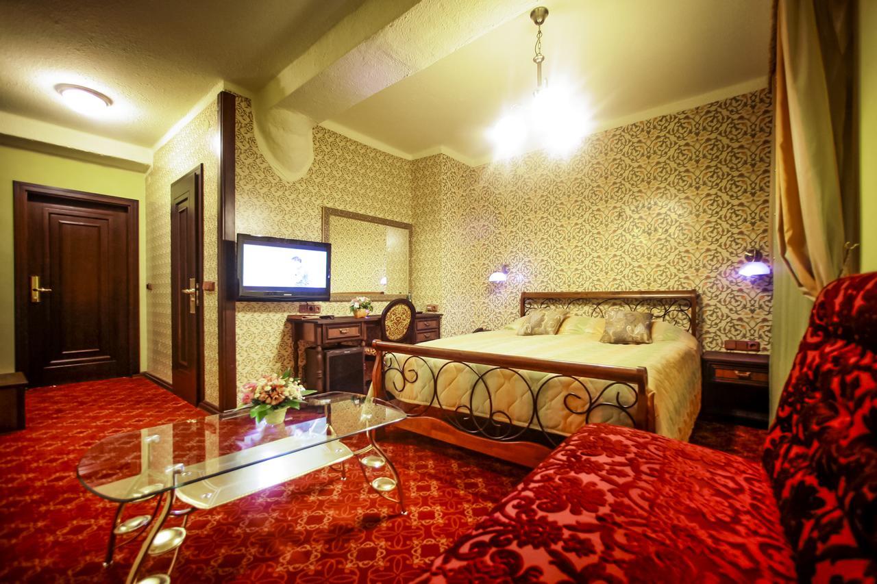 Hotel Kilikiya Oujhorod Extérieur photo
