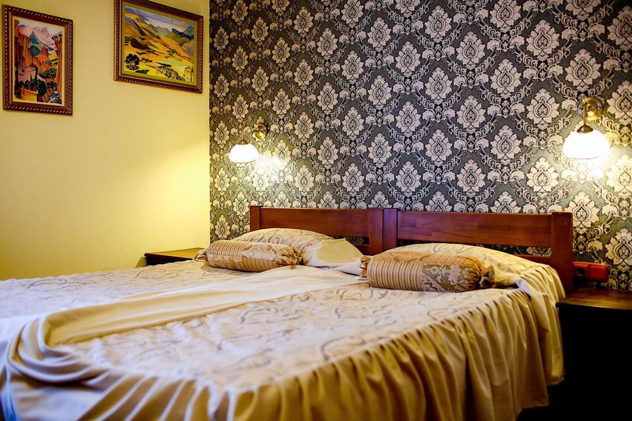 Hotel Kilikiya Oujhorod Extérieur photo