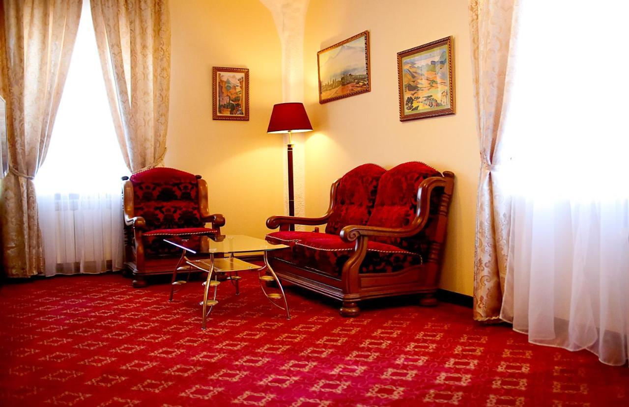 Hotel Kilikiya Oujhorod Extérieur photo